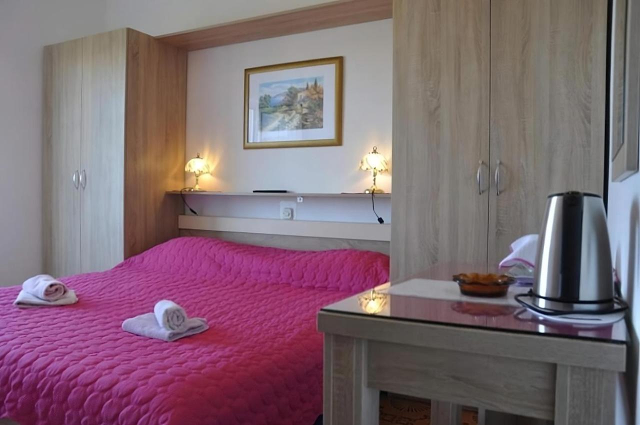 Kuca Carmen Hotel Rab Town Eksteriør billede